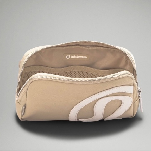 NWT lululemon belt bag trench white logo JUST IN SOLD OUT - Picture 6 of 9